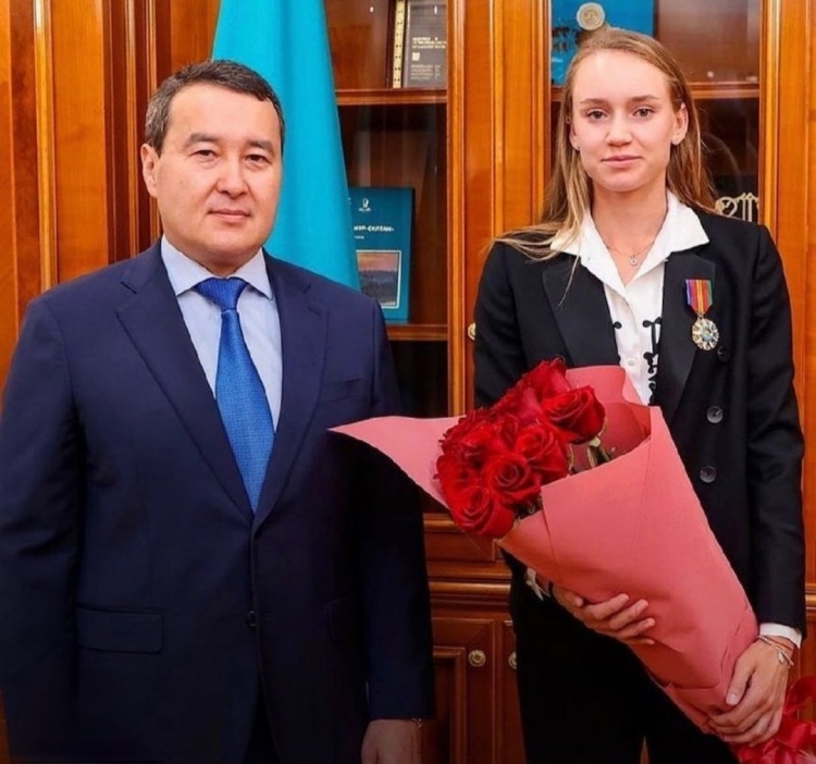 勇士队拉开 勇士队拉开